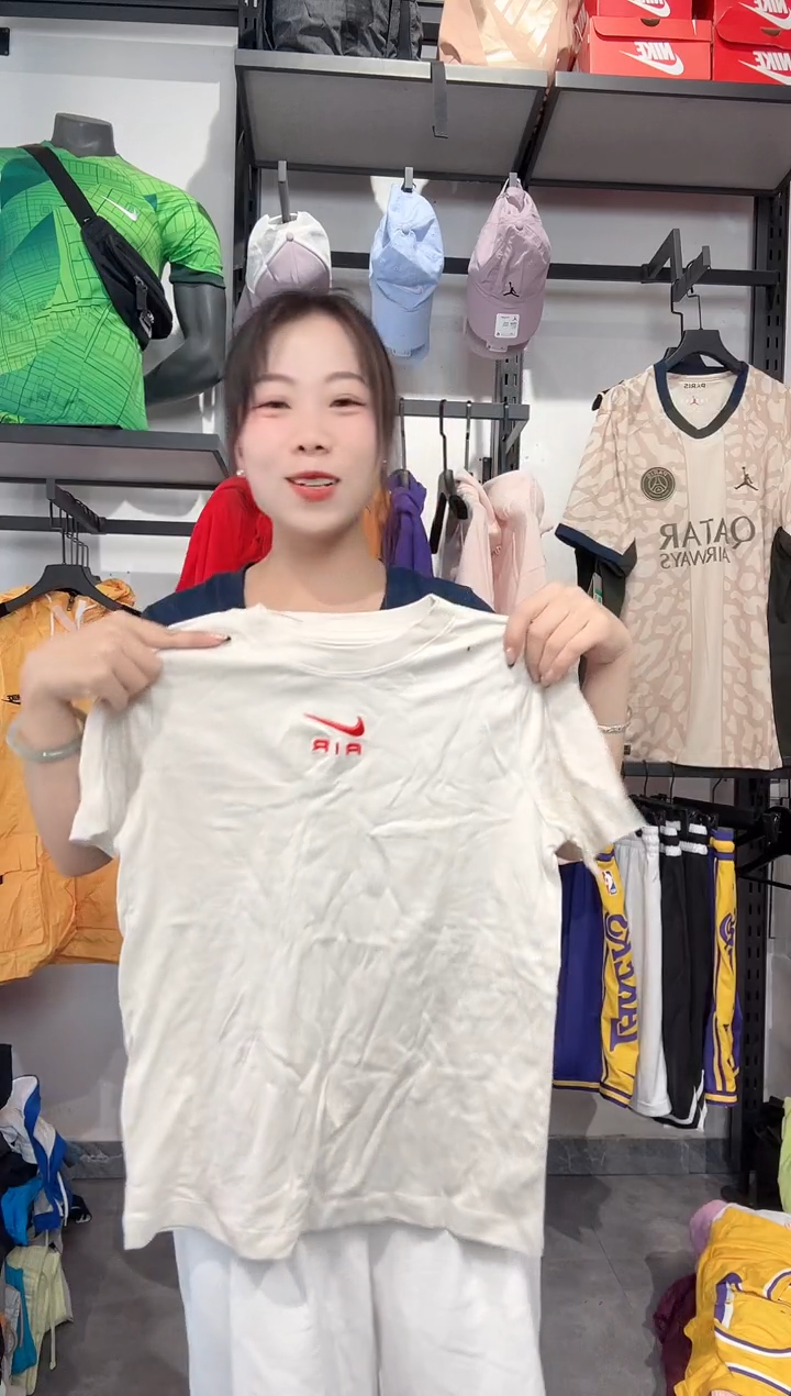 1399   编码 瑕疵款直播间过款为准 尺码140