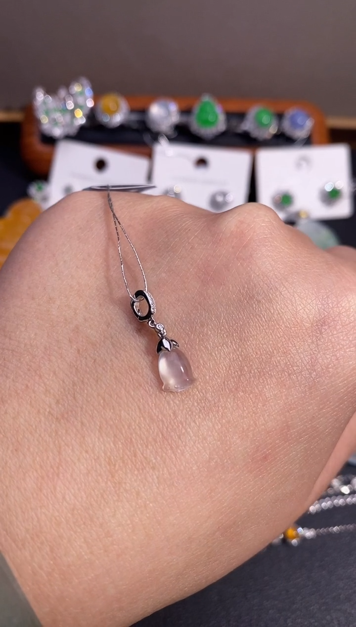 【闪购商品】翡翠颈饰18K金镶嵌吊坠