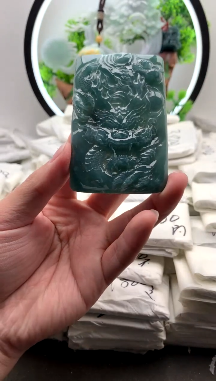 【闪购商品】翡翠颈饰未镶嵌龙牌