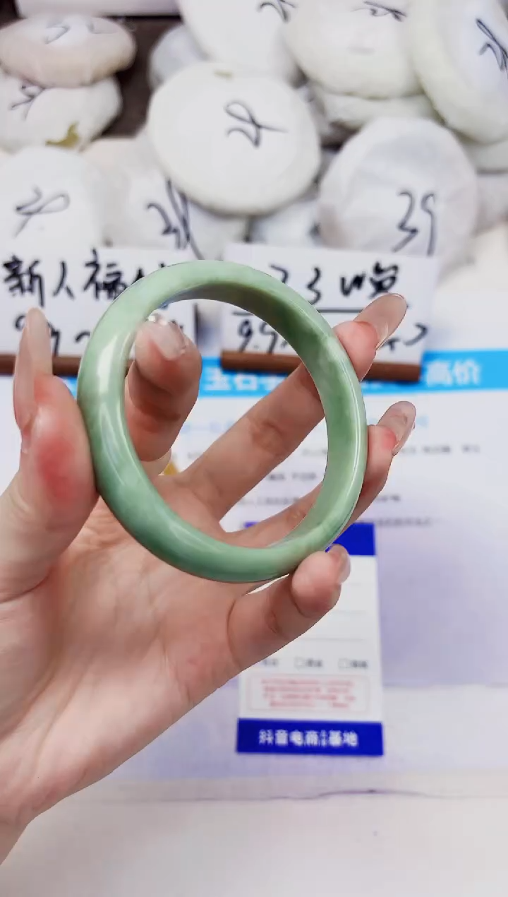 未镶嵌手镯石英质玉251-翠玉-圈口58