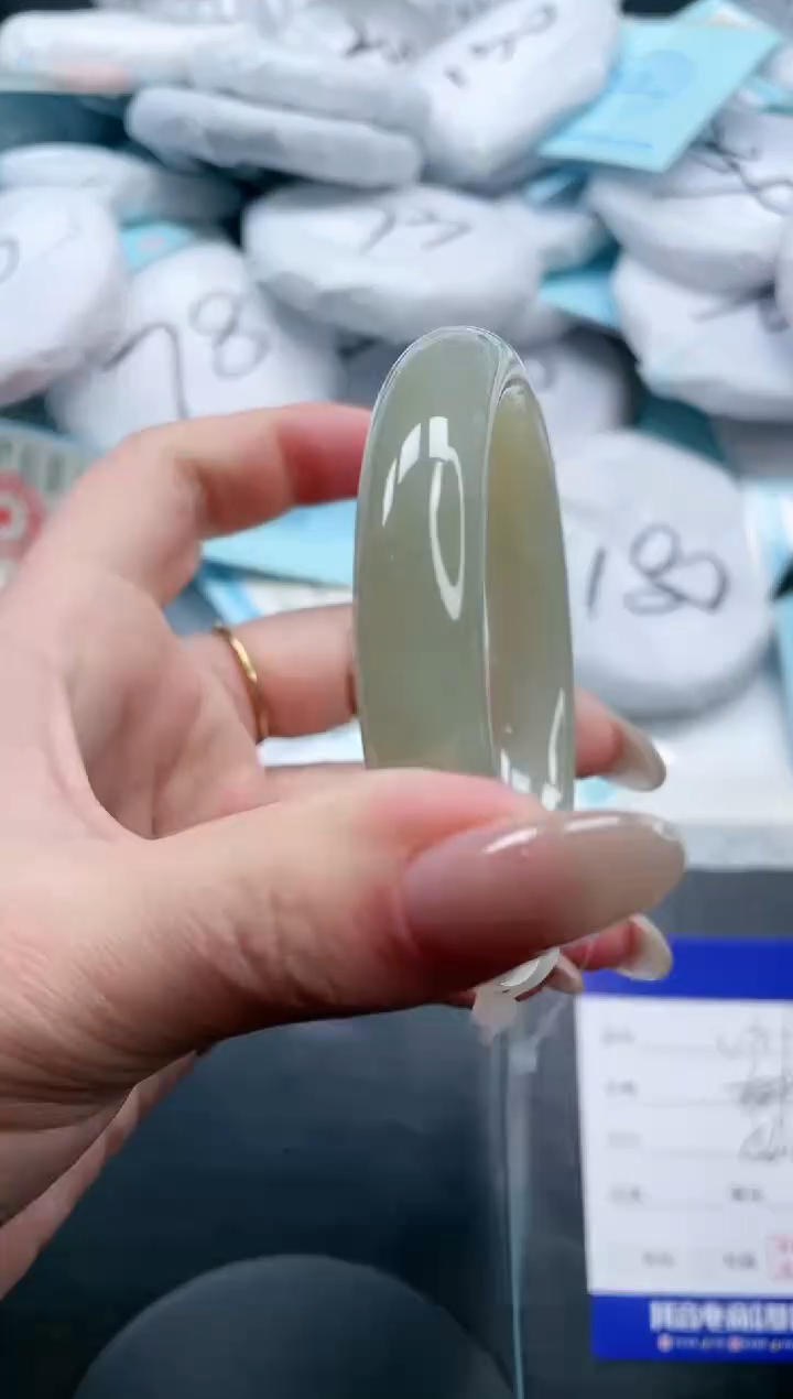 【闪购商品】和田玉手镯未镶嵌17V319-55