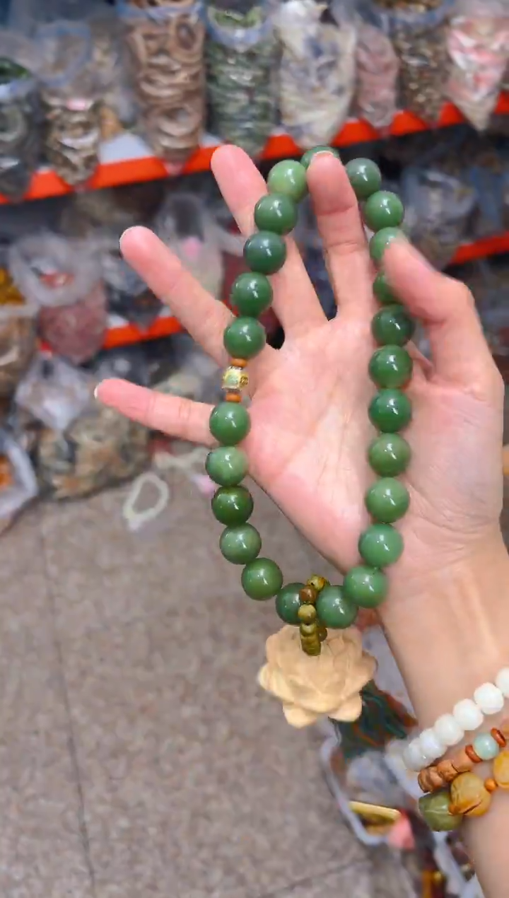 吊坠菩提根/象牙果大卡绿色手持  大莲花