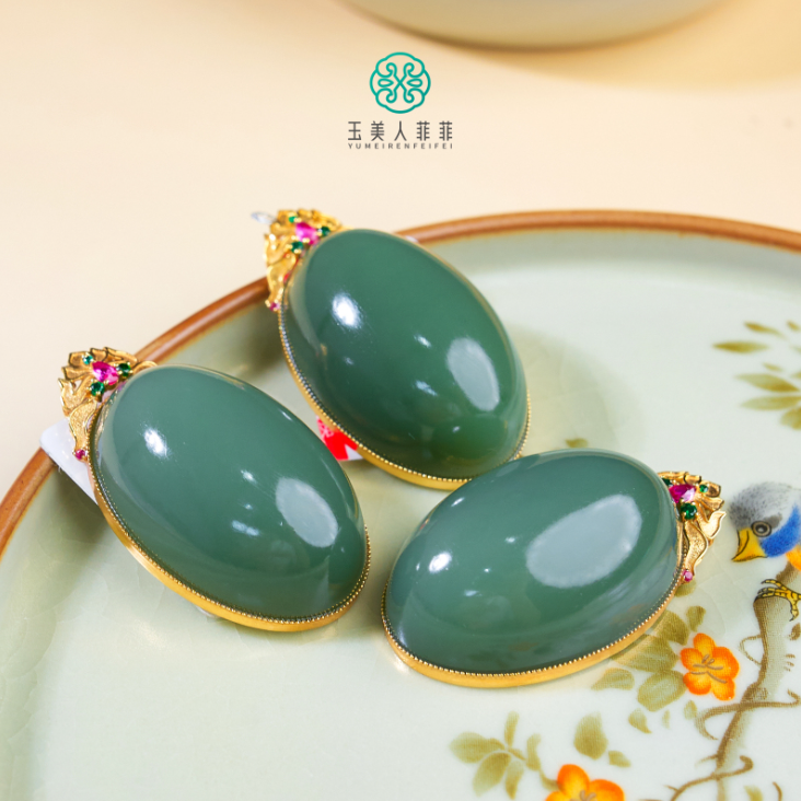 菲菲珠宝好+18K和田玉吊坠约36*21mm~多样性发一