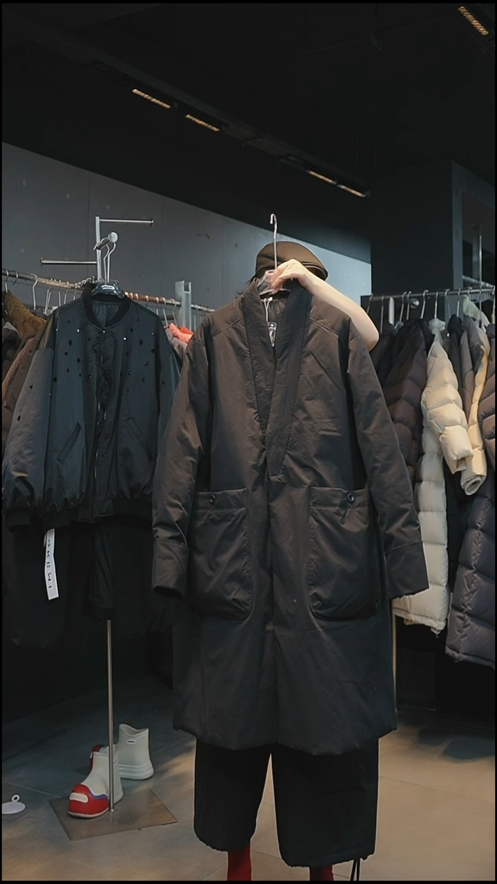 黑色羽绒外套黑色羽绒外套