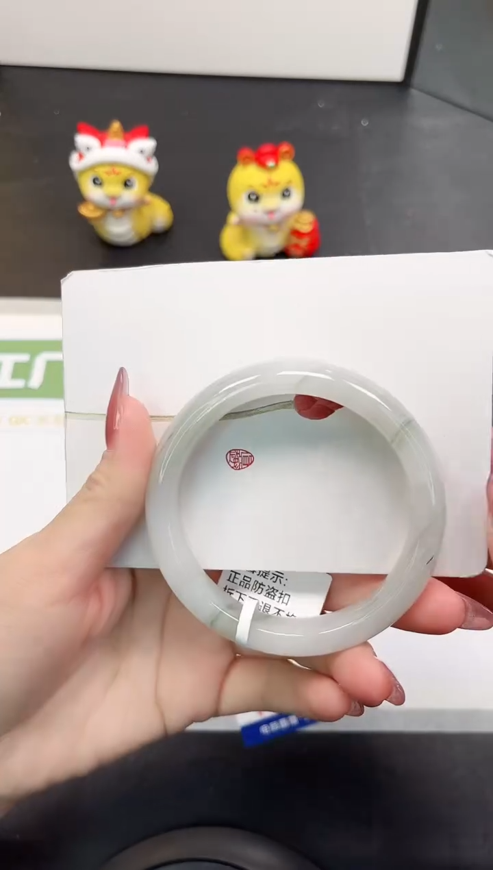 【闪购商品】石英质玉手镯未镶嵌285-60.3