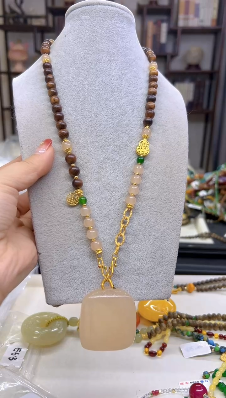 【闪购商品】和田玉毛衣链未镶嵌M629