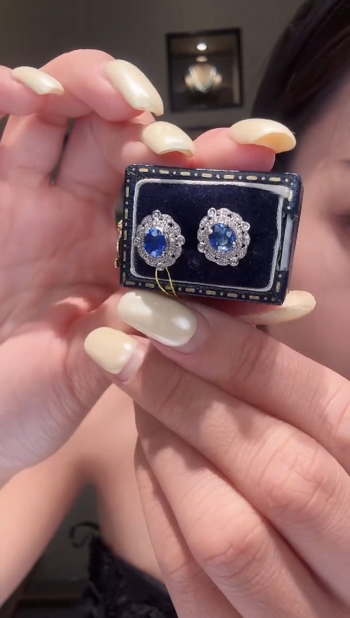 耳钉蓝宝石18K金镶嵌1ct蓝宝石耳钉