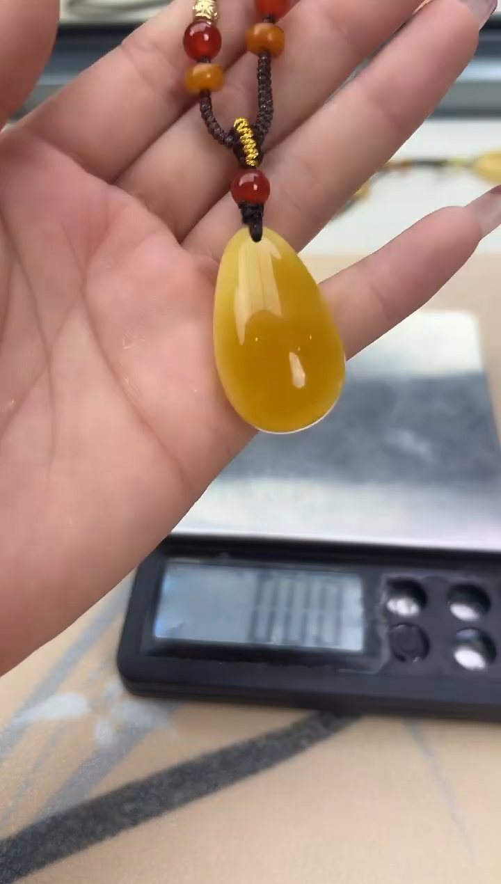 【闪购商品】琥珀裸石未镶嵌蜜蜡吊坠