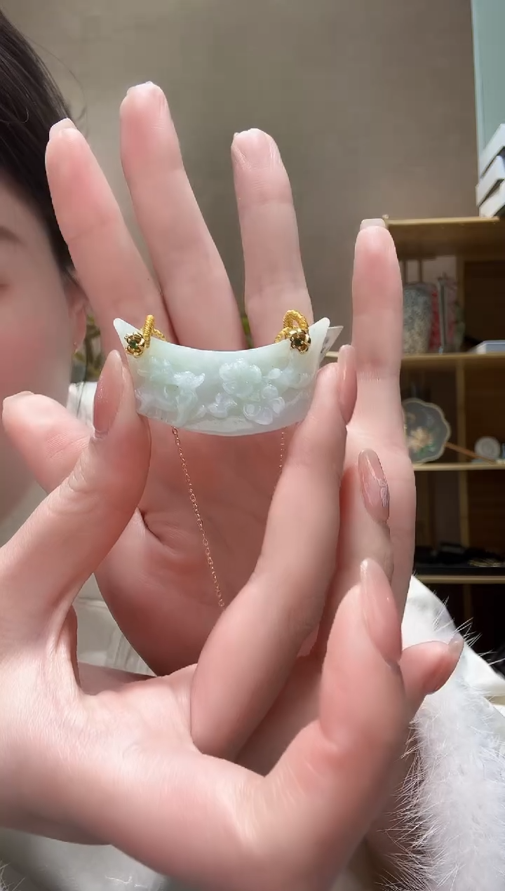 【闪购商品】翡翠颈饰未镶嵌吊坠