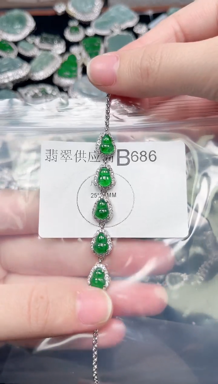 翡翠未镶嵌颈饰赠皮绳686