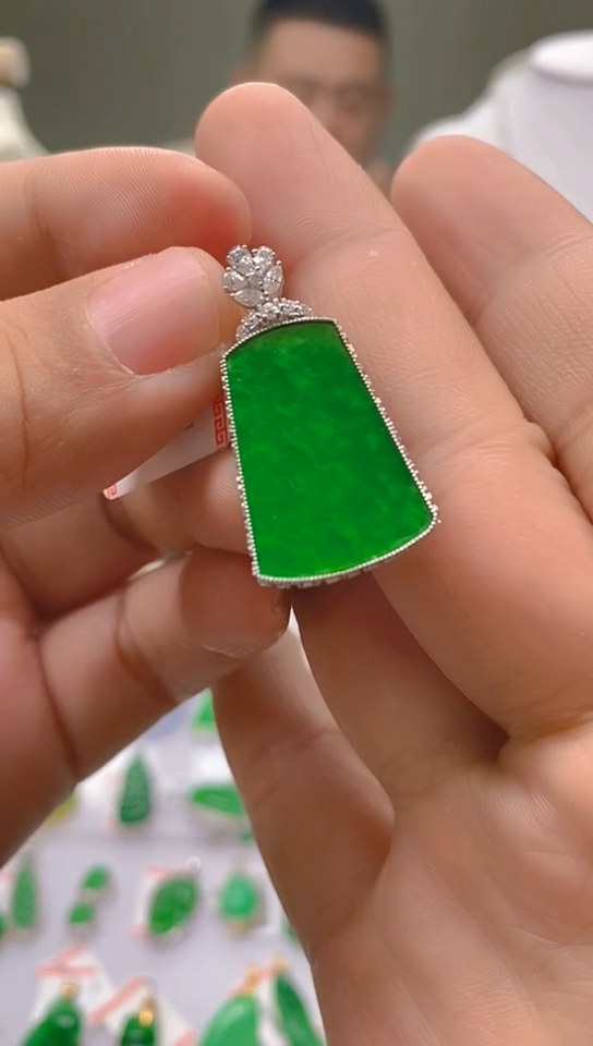 【闪购商品】翡翠颈饰18K金镶嵌新号开播，全场乱卖