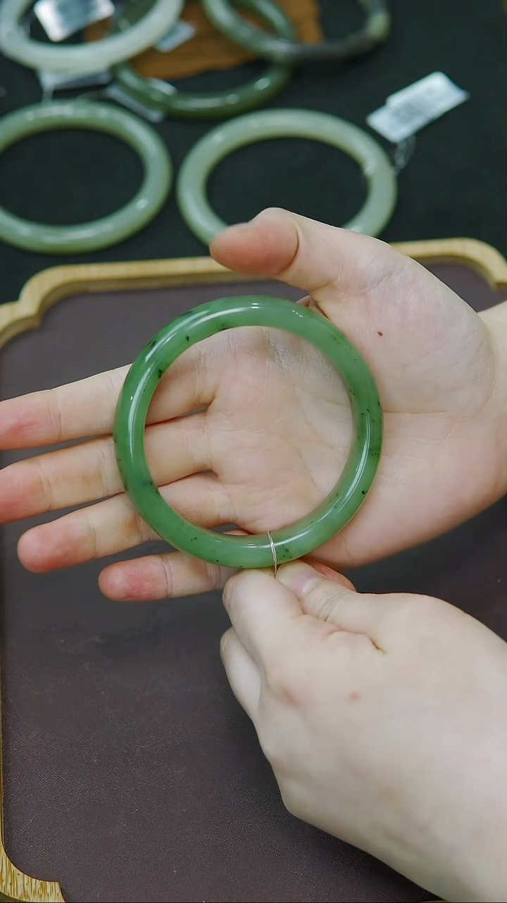 未镶嵌手镯和田玉58-59圈口正装宽版苹果绿手镯