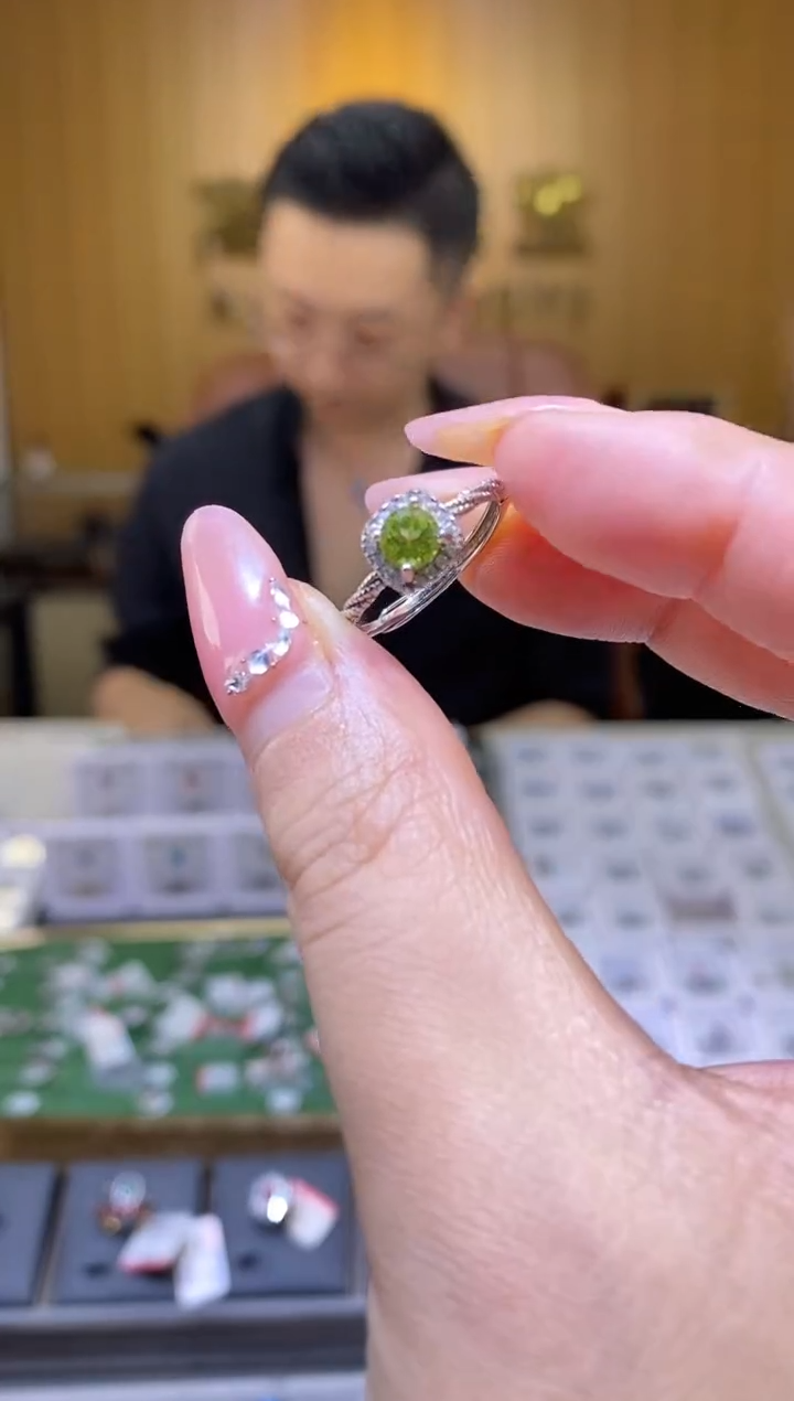 橄榄石戒指银S925镶嵌天然橄榄石戒指