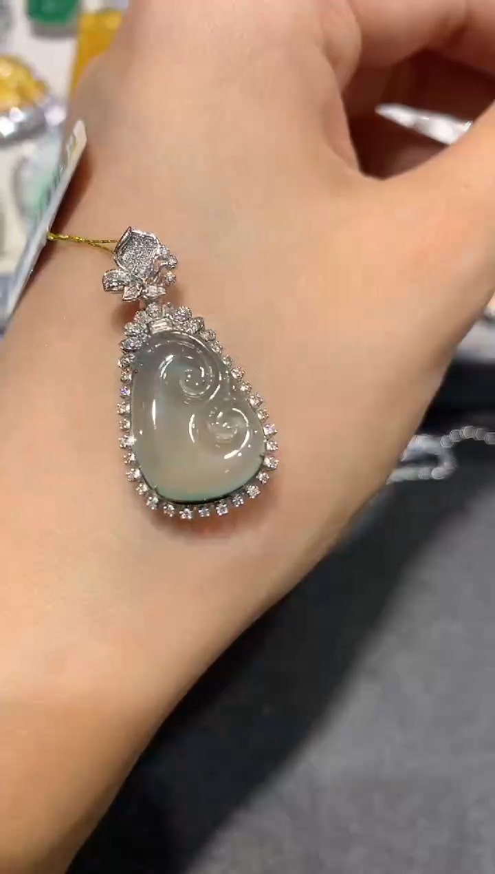 【闪购商品】翡翠吊坠(不含链)18K金镶嵌q261          