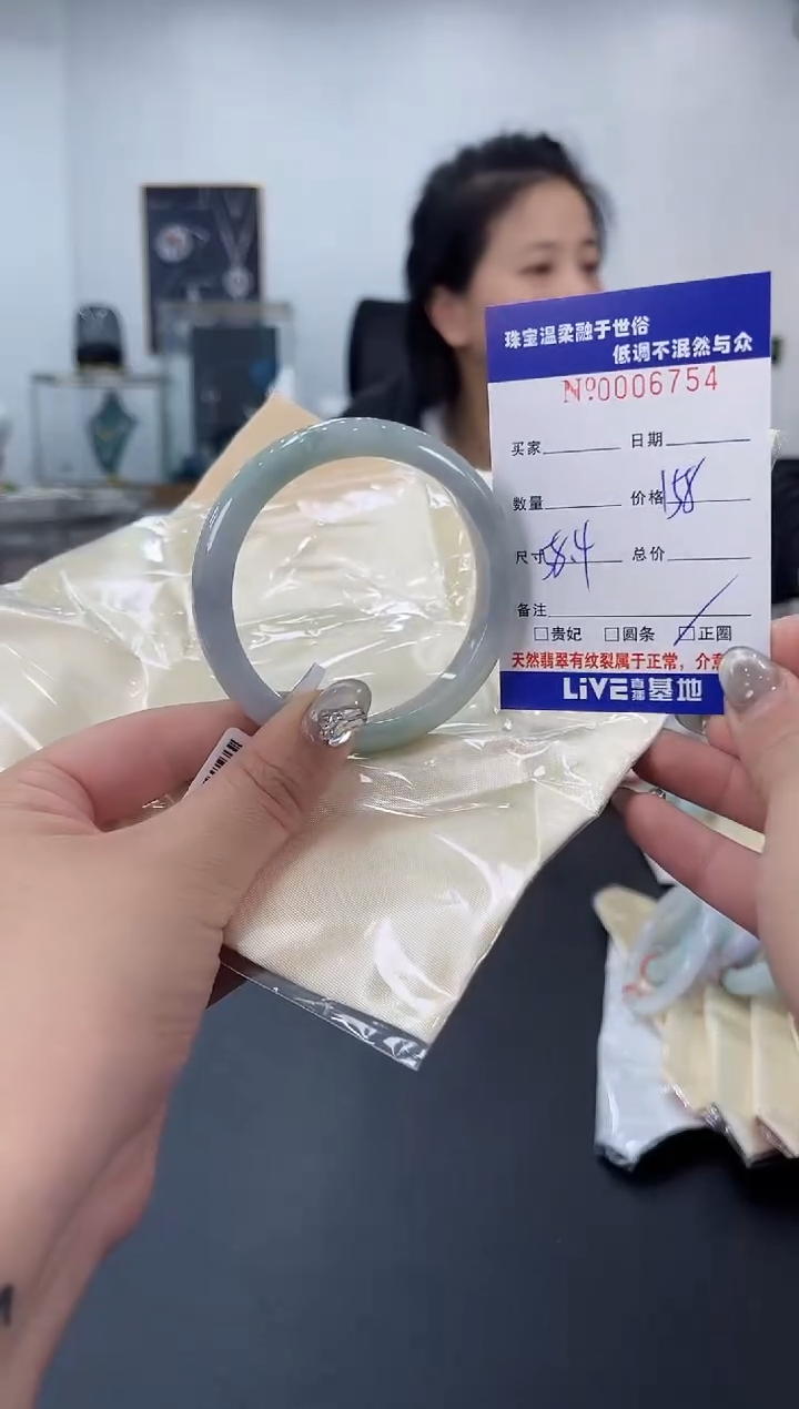 【闪购商品】翡翠手镯未镶嵌天然翡翠A货