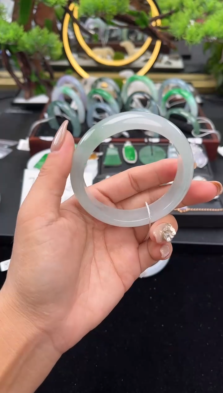 未镶嵌手镯翡翠手镯