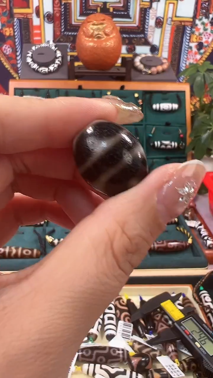 玛瑙/玉髓颈饰未镶嵌?**?65.（微瑕）