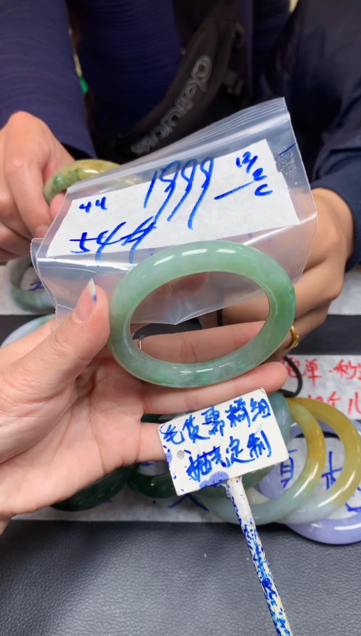 【闪购商品】定制翡翠未镶嵌44毛货需精细抛光手镯多样性拍一发一