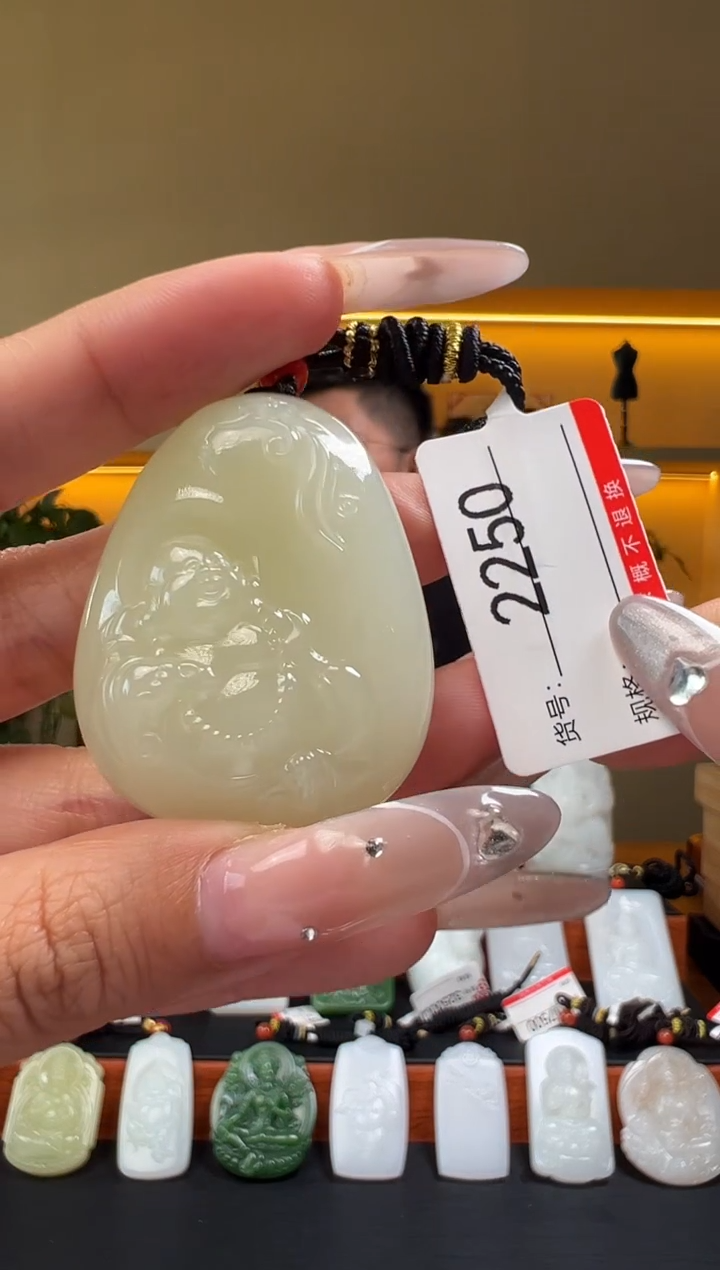 颈饰未镶嵌和田玉1