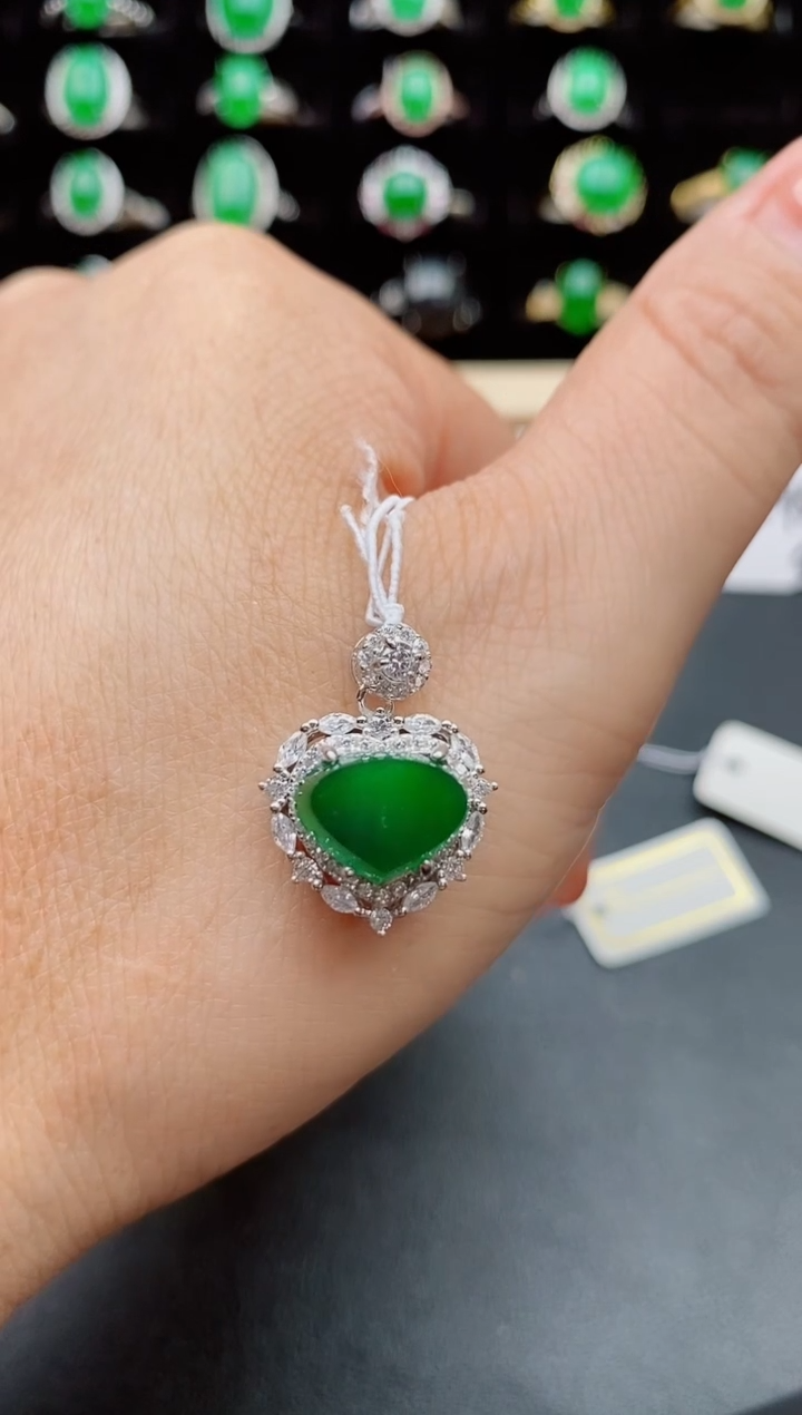 【闪购商品】翡翠吊坠(赠链)银S925镶嵌0580