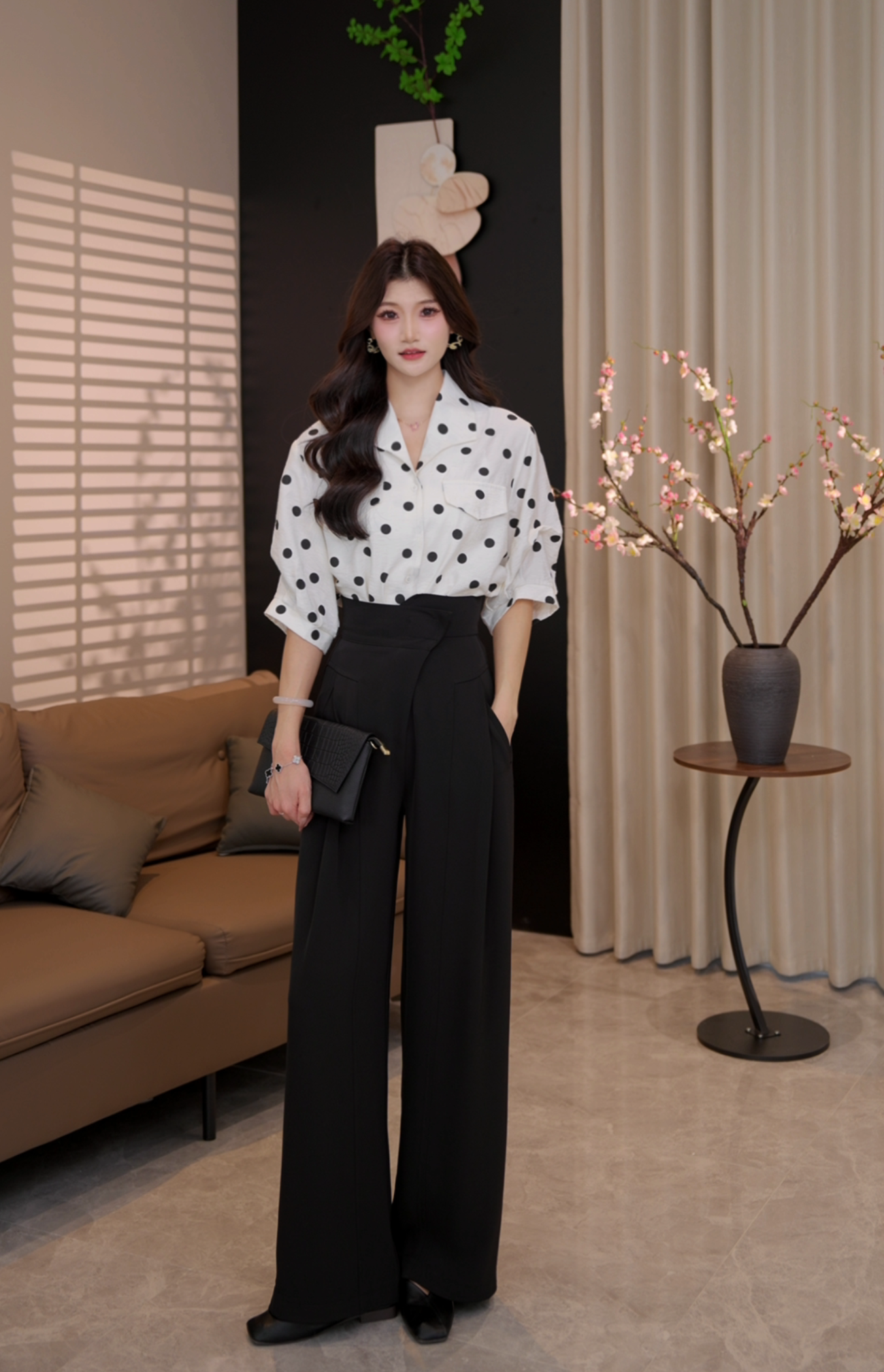2025夏季轻熟法式绝美白色波点中袖衬衫女高端上衣