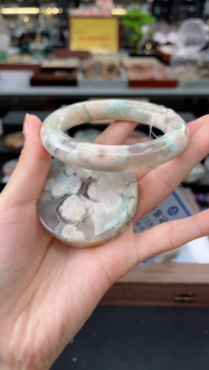 【闪购商品】石英质玉手镯未镶嵌57圈口（赠品镯心）2S9605