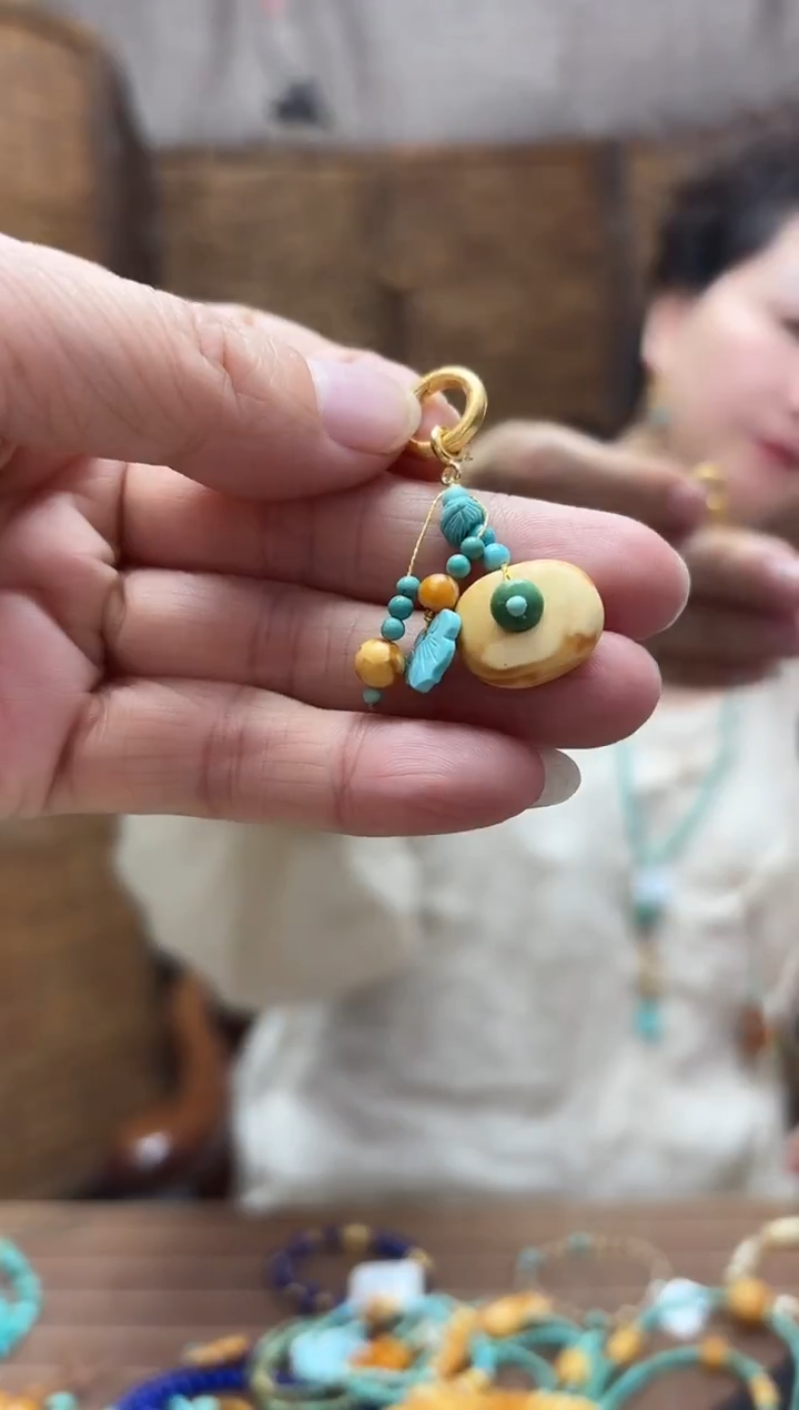 未镶嵌绿松石颈饰发一件设计款