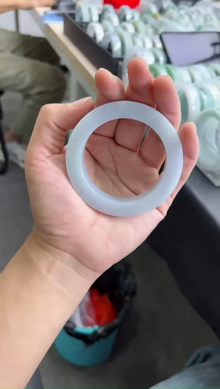 未镶嵌手镯定制翡翠手镯