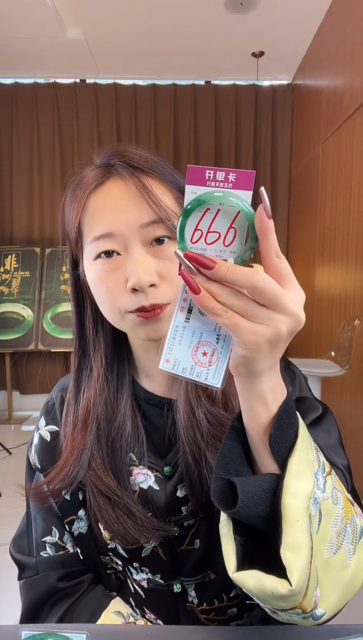 【闪购商品】石英质玉手镯未镶嵌非洲翠