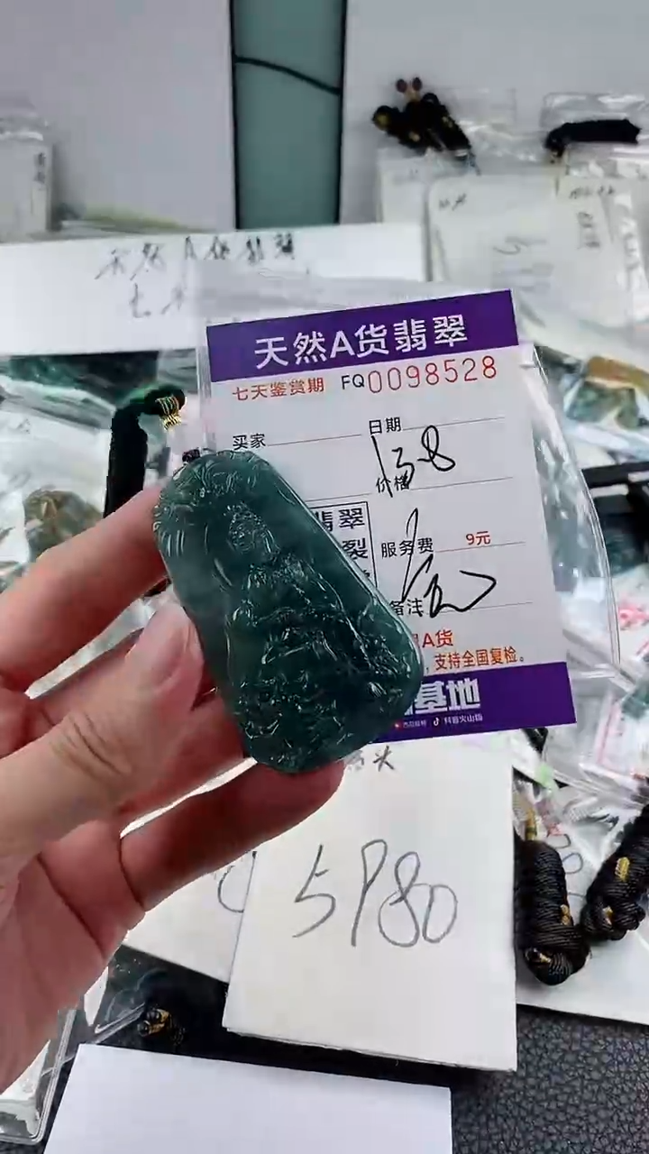 翡翠未镶嵌颈饰