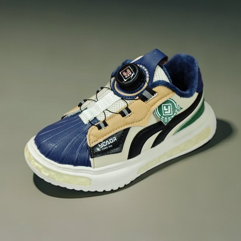 永高人舒适柔软加绒皮面休闲鞋3358