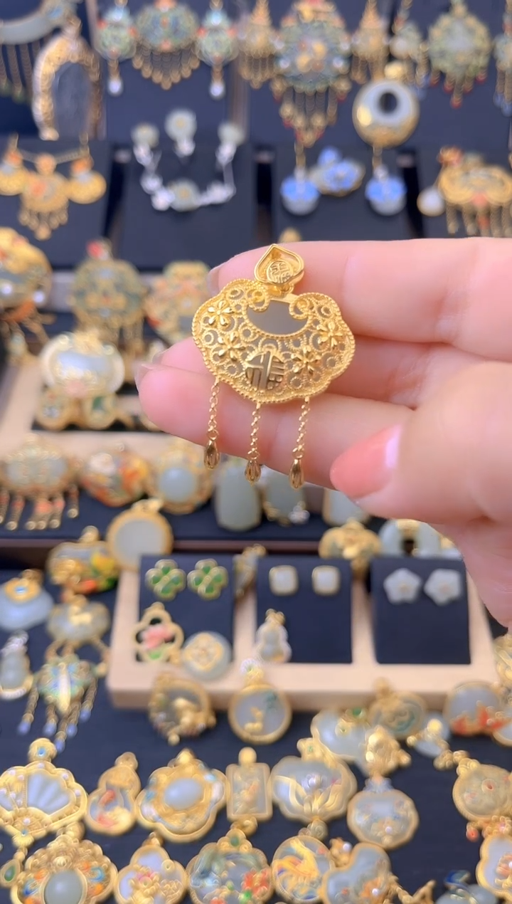 【闪购商品】和田玉吊坠银S925镀金镶嵌花丝镂空如意流苏吊坠