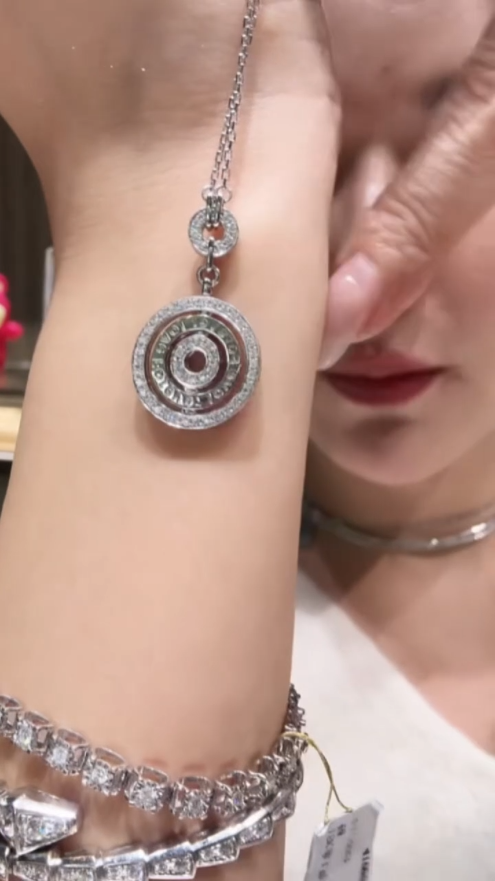 铂Pt950镶嵌项链钻石旋转