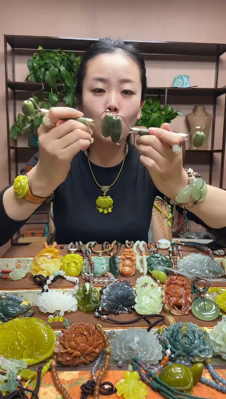 未镶嵌岫玉吊坠多样性发货发其中之一