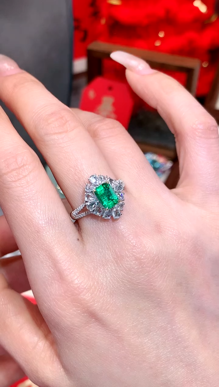 【闪购商品】祖母绿戒指18K金镶嵌1.16ct/天然宝石/七天无理由