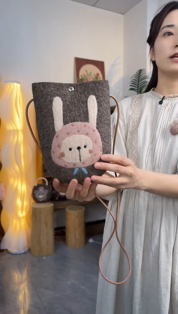 羊毛非遗纯手工 羊毛毡包包