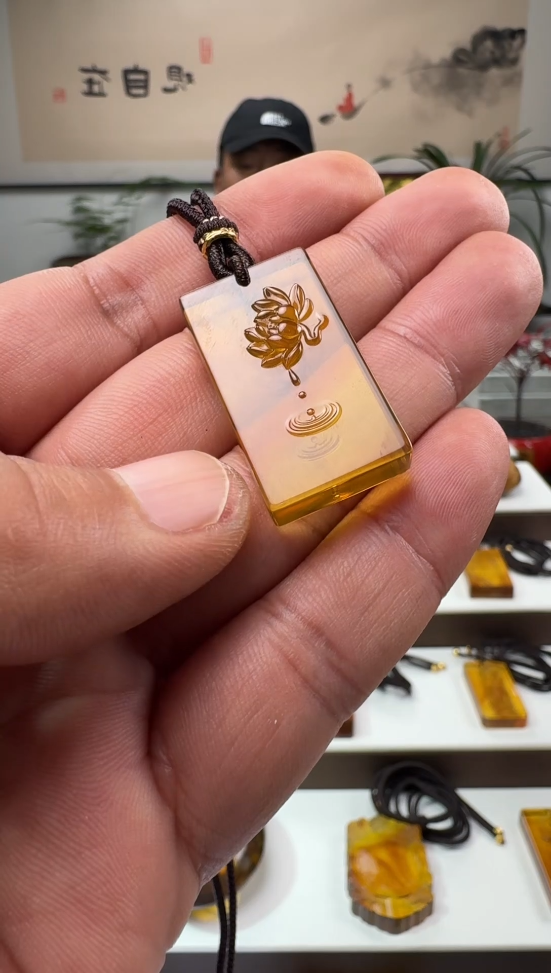 【闪购商品】琥珀颈饰未镶嵌缅甸琥珀莲花滴水方牌吊坠