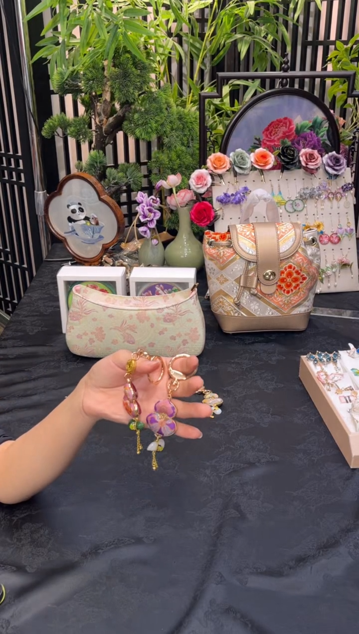 织绣爱**静非遗苏绣手工饰品