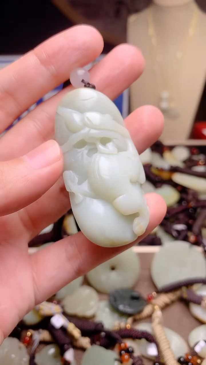 和田玉未镶嵌颈饰1