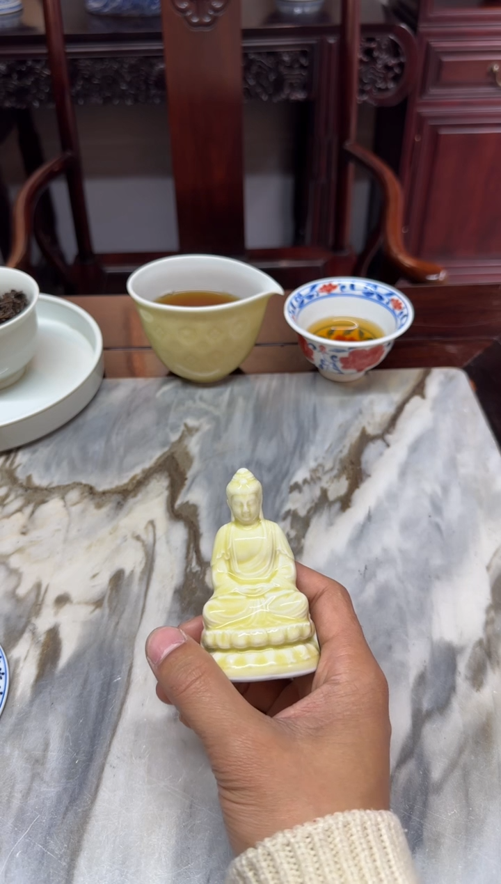 天义华 黄釉佛像 小摆件