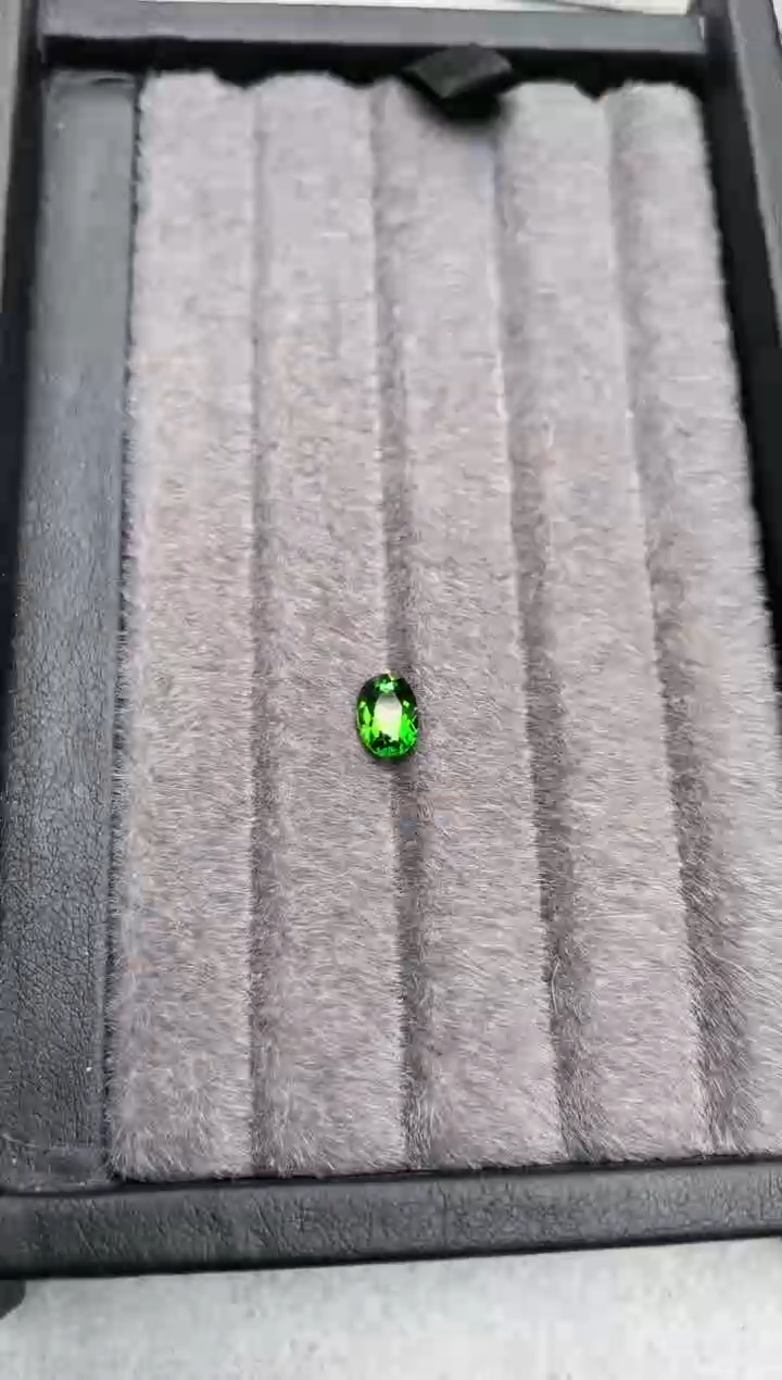 【闪购商品】透辉石裸石未镶嵌5*7mm