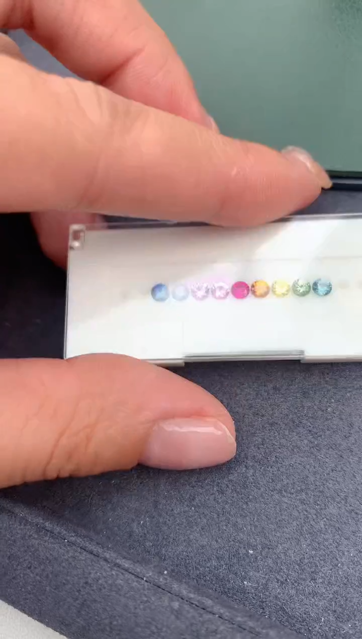 【闪购商品】彩色蓝宝石裸石未镶嵌彩蓝宝套盒