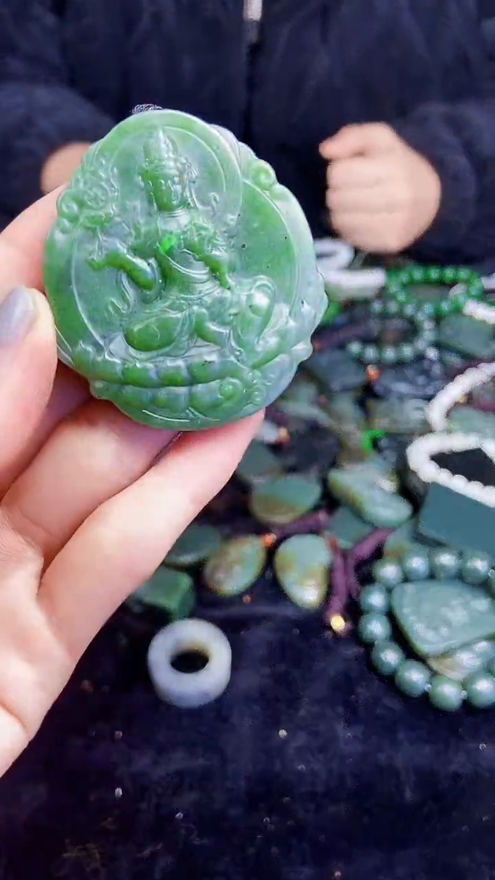 颈饰未镶嵌和田玉1