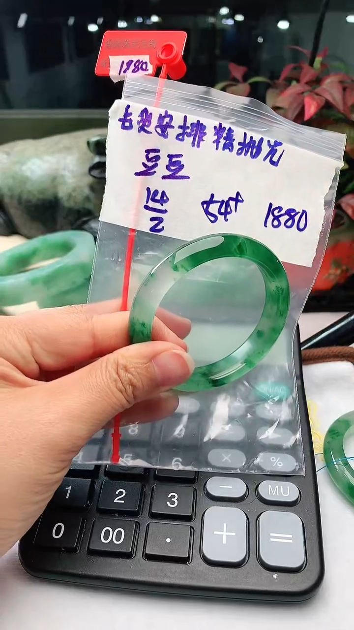 【闪购商品】定制石英质玉非洲翠手镯毛货抛光定制