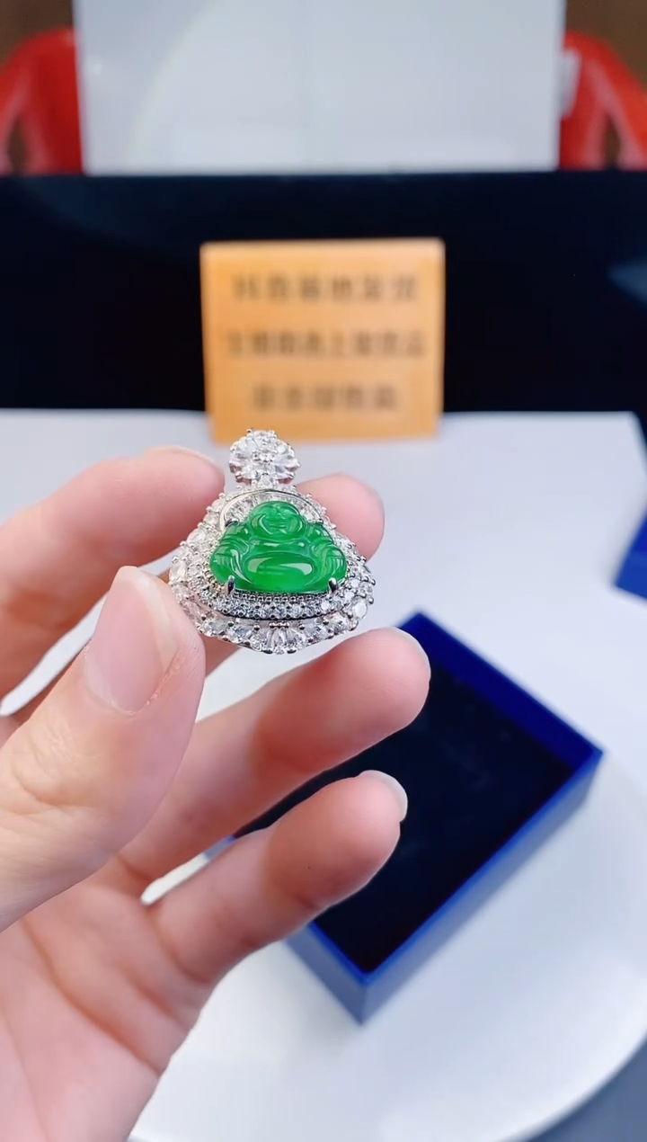 颈饰未镶嵌翡翠 