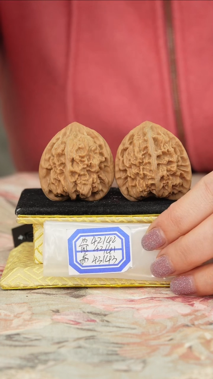 【闪购商品】文玩核桃把件马蹄微修