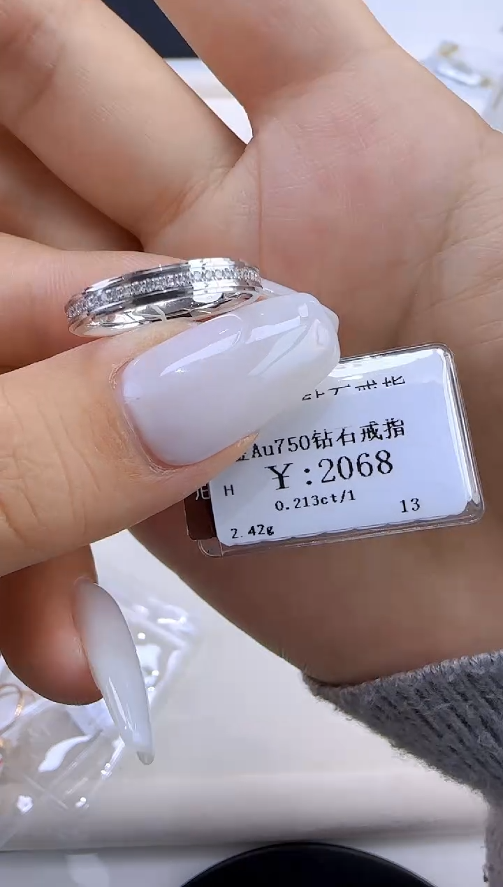 【闪购商品】钻石戒指/指环18K金镶嵌184000