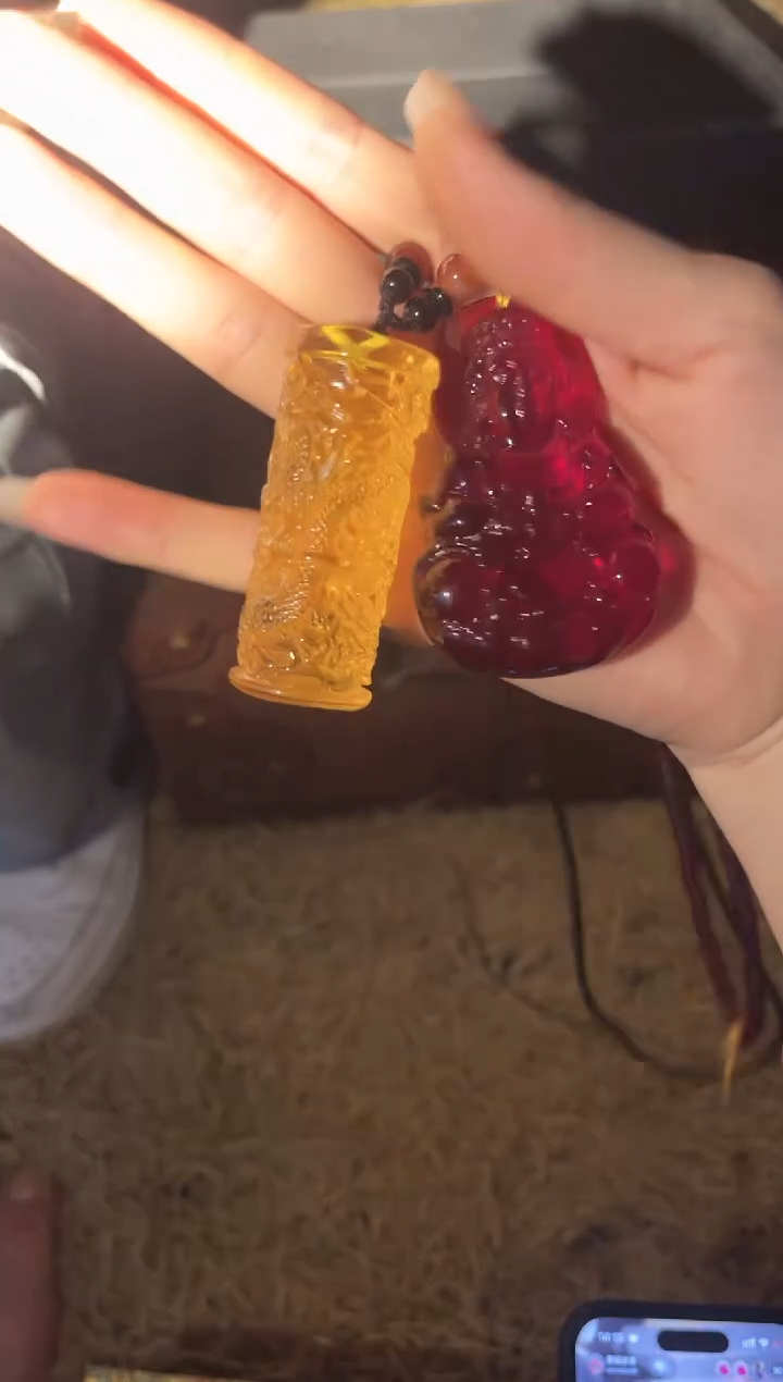 【闪购商品】【闪购商品】黄色龙柱和红色观音