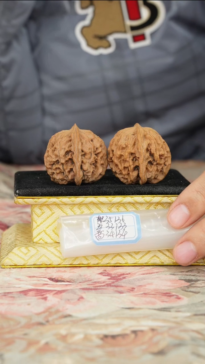 【闪购商品】文玩核桃把件非嫁接元宝