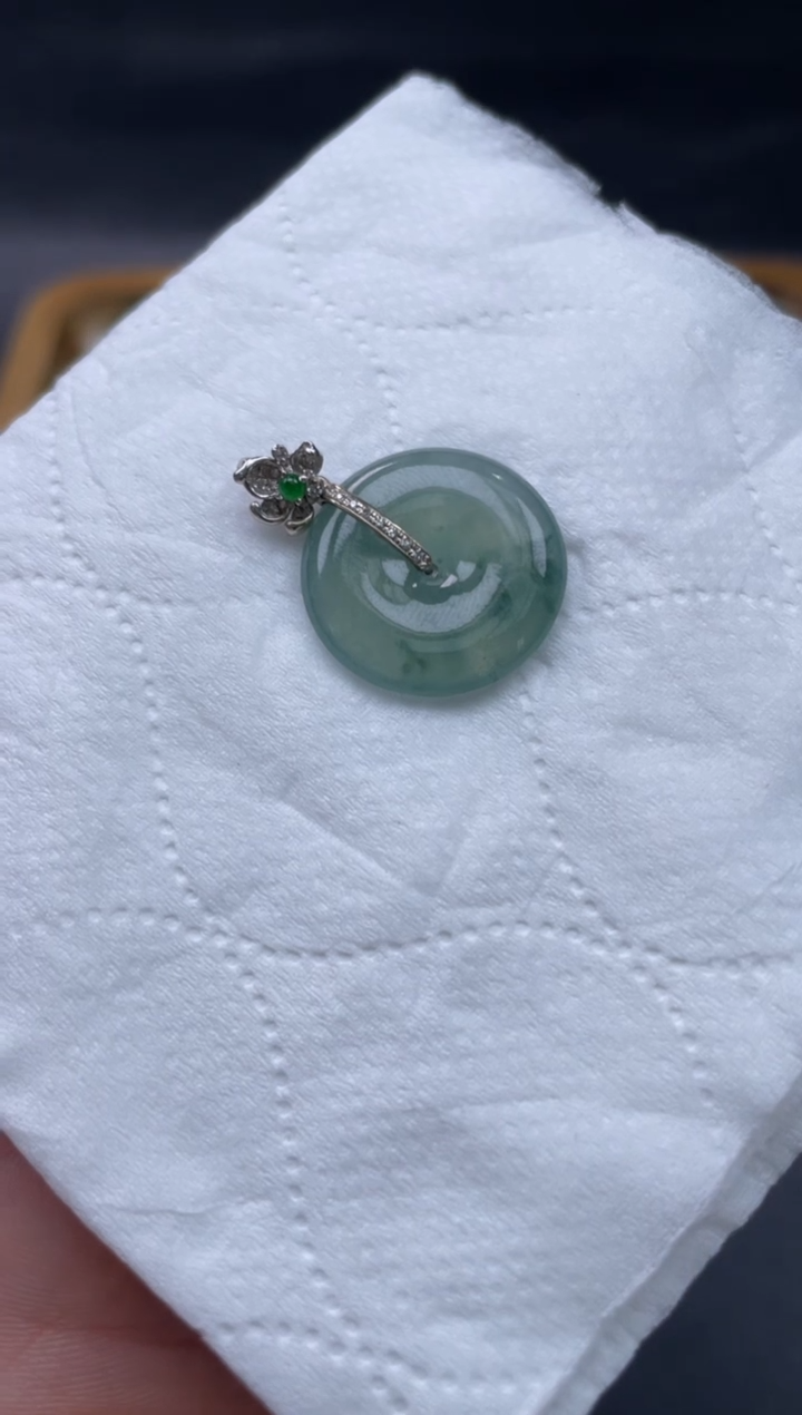 【闪购商品】翡翠颈饰18K金镶嵌136......